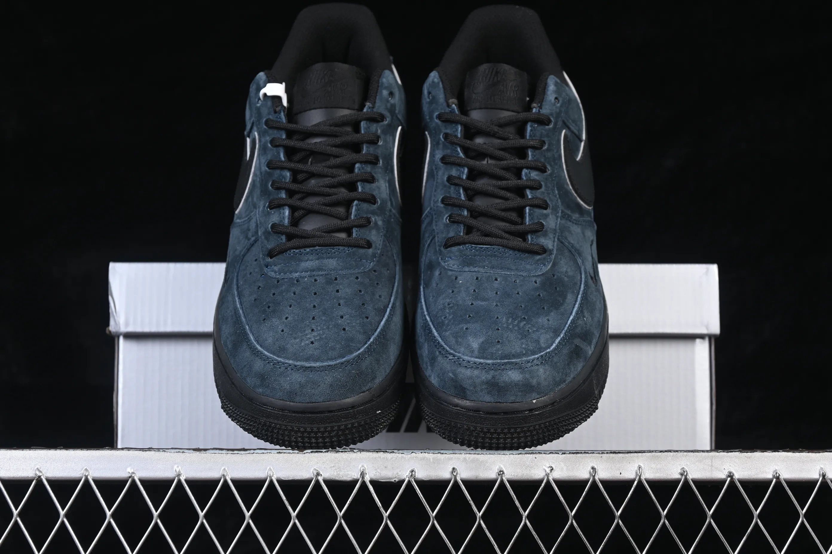 All categories Nk Air Force 1 Air Force series Nk Air Force 1 Low Air Force low-top Nike Air Force 1'07 Low Dark blue black Full suede Air Force low-top casual sneakers ZH0316-157